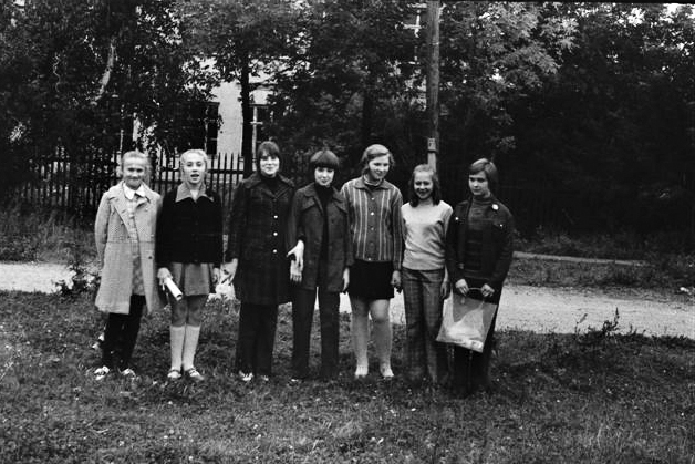 Наша компания. Нас девчонок было всего 8. А ребят 18
