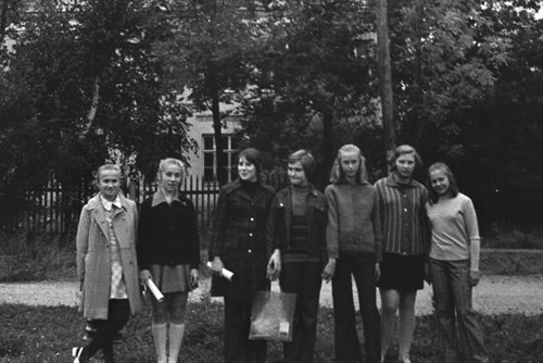 Наша компания. Нас девчонок было всего 8. А ребят 18